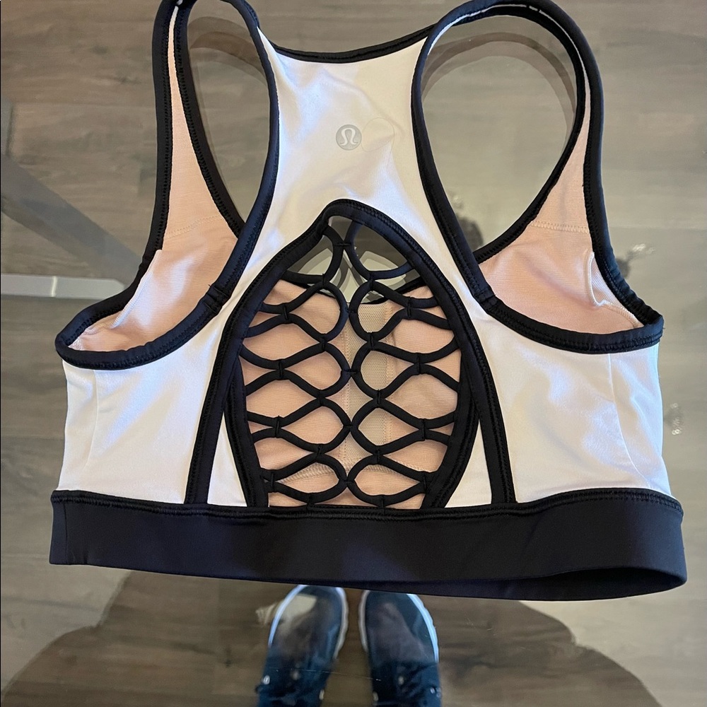 size 4 lulu sports bra
